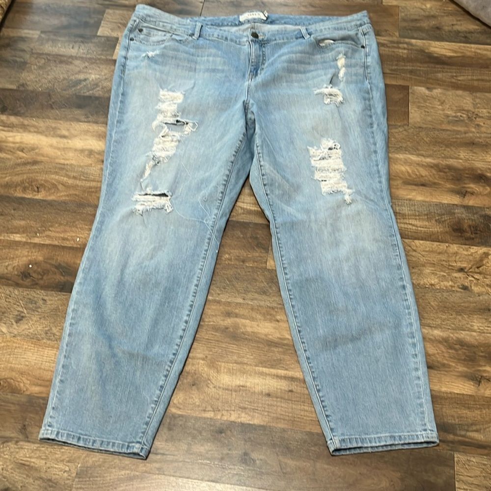 Torrid skinny fit distressed light wash jeans size 26